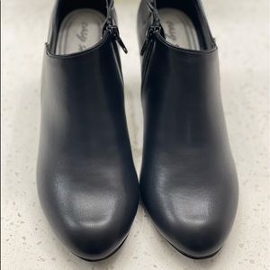 Easy Street Super Flex “Zandra” Black Booties Size 8M. New In Box.